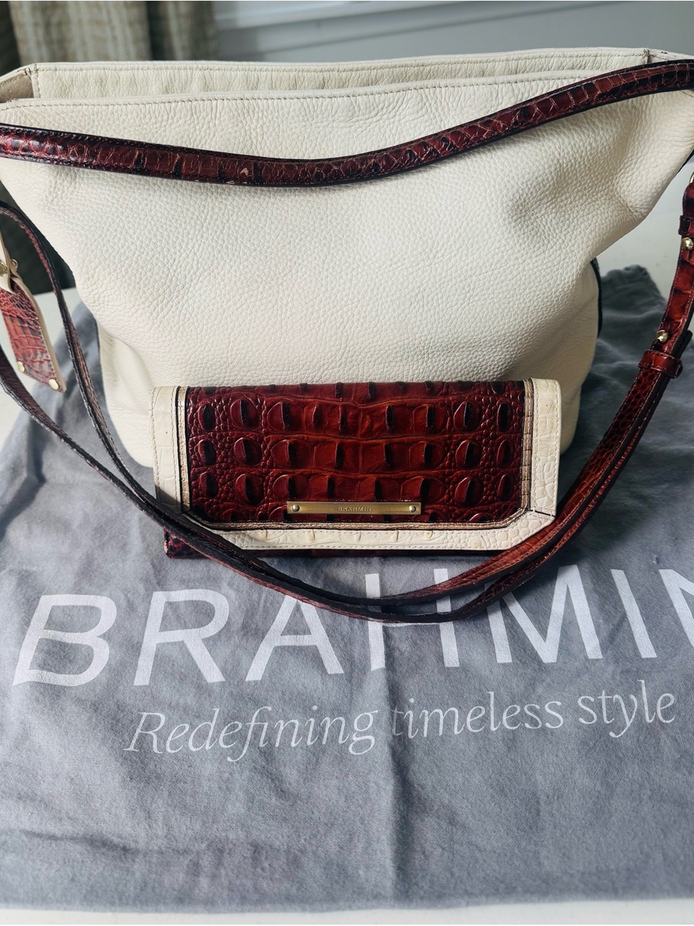 Brahmin Ivory Leather Shoulder Bag with Bordeaux Croc-Embossed Trim with wallet - Picture 2 of 16